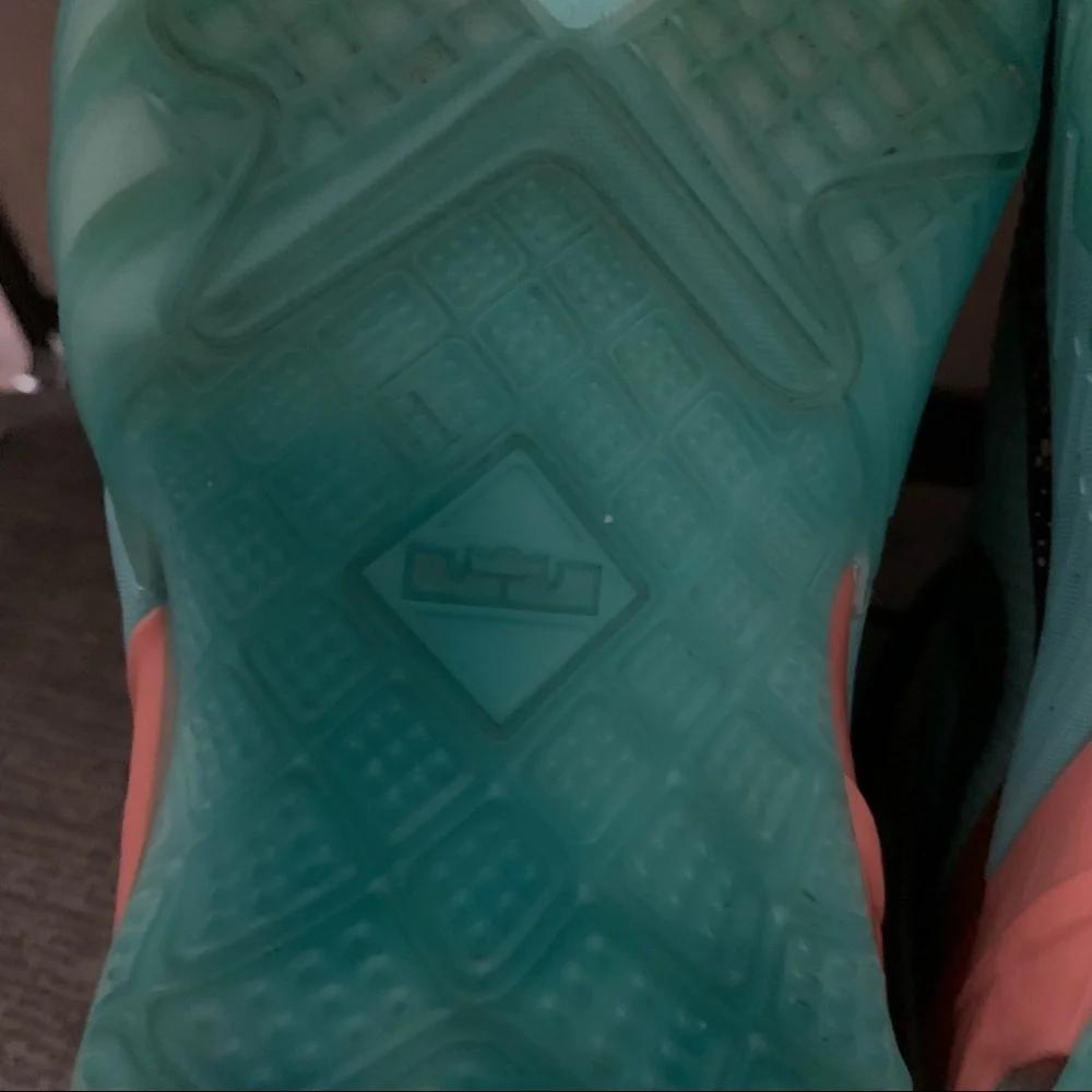 Nike lebron 18 Low GS x Space Jam “Lola Bunny” shoes